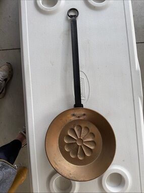 Vintage Brass Metal Primitive Embossed Kitchen Decorative Wall Hanger Frying Pan